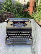 OLIVETTI STUDIO 42. PICA FONT 10 CPI. SPANISH LAYOUT. MADE IN ITALY 1946.