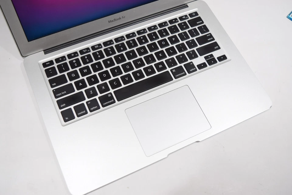 Apple MacBook AIR 2013 13" A1465 i5-4250U 1.4Ghz 8GB DDR3 500GB - Image 2 of 4