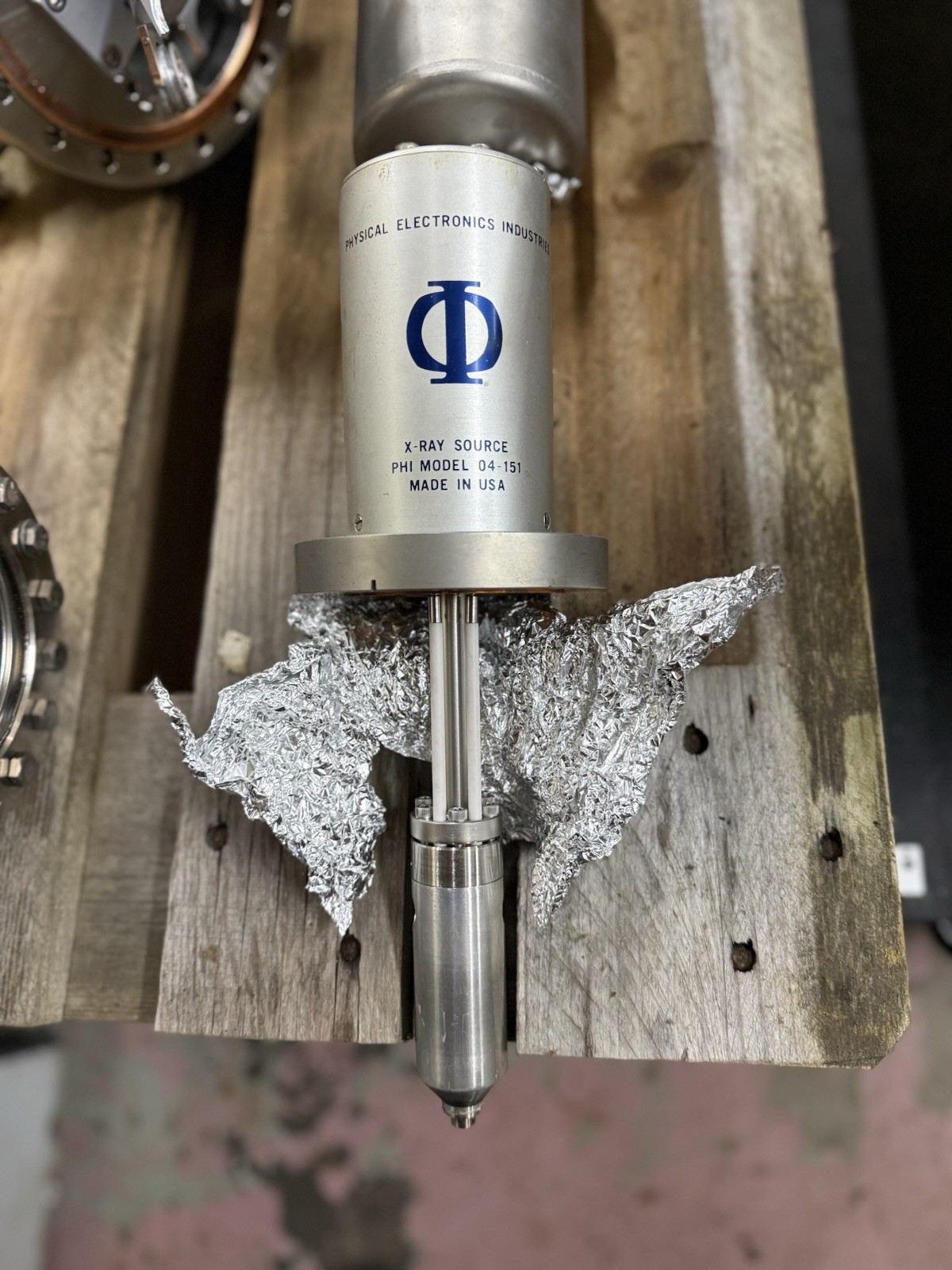 Physical Electronics PHI 04-151 X-Ray Source UHV Vacuum Surface Analysis