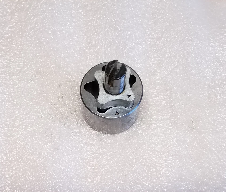 NUEVO EN STOCK BOMBA DE ACEITE ENGRANAJE DODGE COLT 1973 - 1975 GALANT A112H MD001410 MD021553 Foto 2 de 2