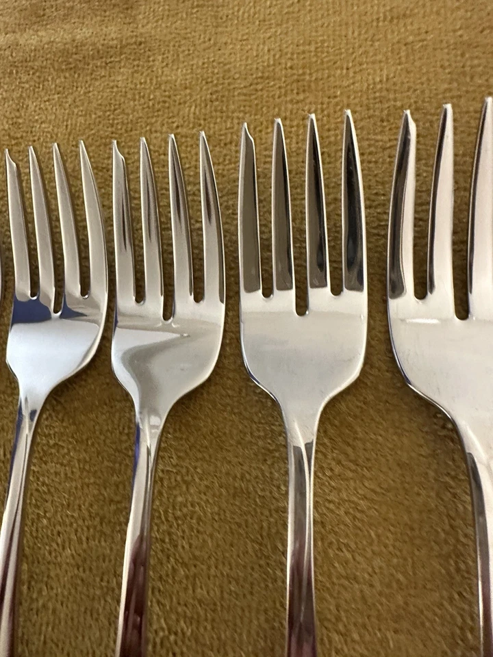SET OF (5) ONEIDA Deluxe GOLDEN CALLA LILY SALAD FORKS Stainless Flatware - Image 4 of 4