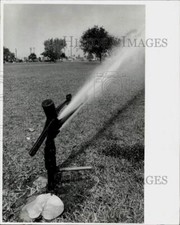 1975 Press Photo Water sprinkler at Holiday Park in Miami - lra24396
