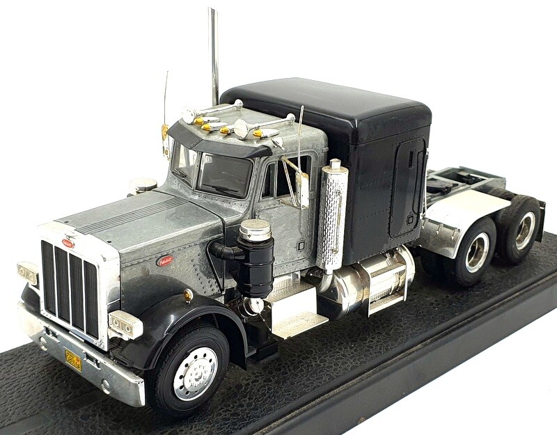 ラ*グ様 Revell SORTIMO SHOW TRUCK 1:24 Revell 1/24 Scale 08891 - Peterbilt 359 Truck - Black/ Bare