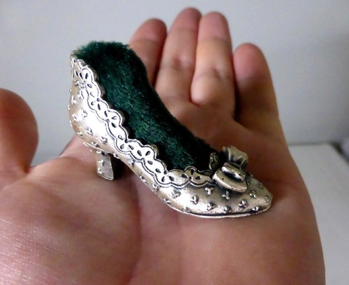 Vintage 2.1" miniature figurine PEWTER SHOE PIN CUSHION green