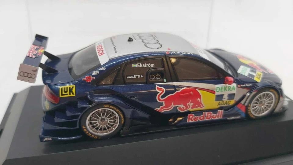 Spark RED BULL AUDI A4 DTM MATTIAS EKSTROM - SAISON 2010 scala 1:43 - Immagine 2 di 4