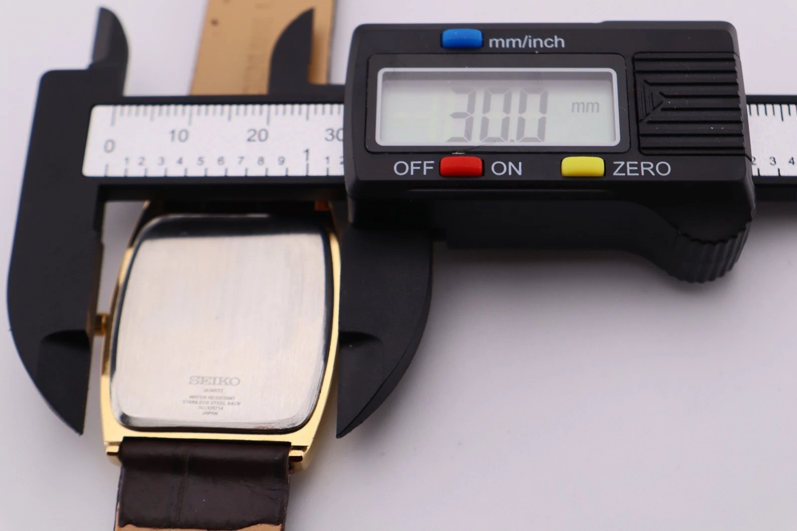 Vintage Seiko Slim Quartz  Men's Wrist Watch - Comes With New Battery, New Strap image 10