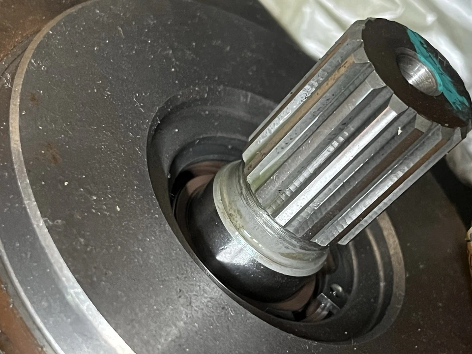 Bobcat 7449744 Hydraulic Pump T And S 62-66 Skid Steer - Image 4 of 4