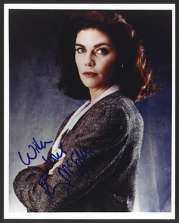 ORIGINAL AUTOGRAMM VON KELLY McGILLIS ( "TOP GUN" / PHOTO 20 x 25 cm !!!! )
