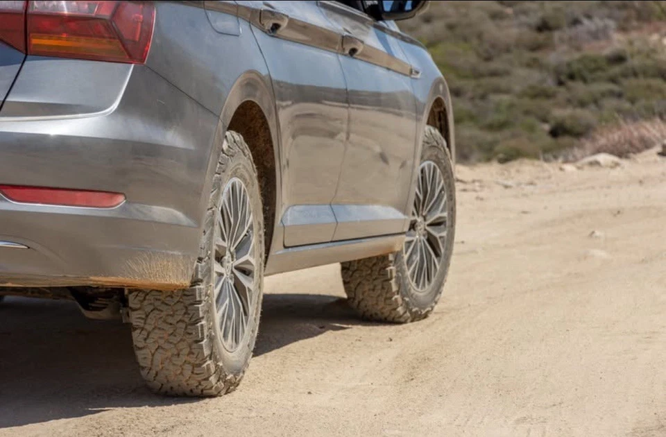 Elevador Forge Motorsport de 1,5” para vehículos VW Foto 3 de 4