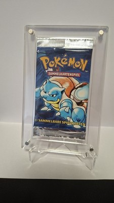 1. Edition Base Set Booster Folie Deutsch inklusive Acryl Case (Turtok)