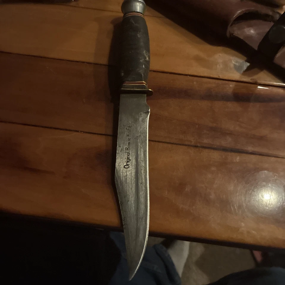 Vintage Original Bowie Knife With Sheath.  Great Shape For It’s Age. - Image 3 of 4