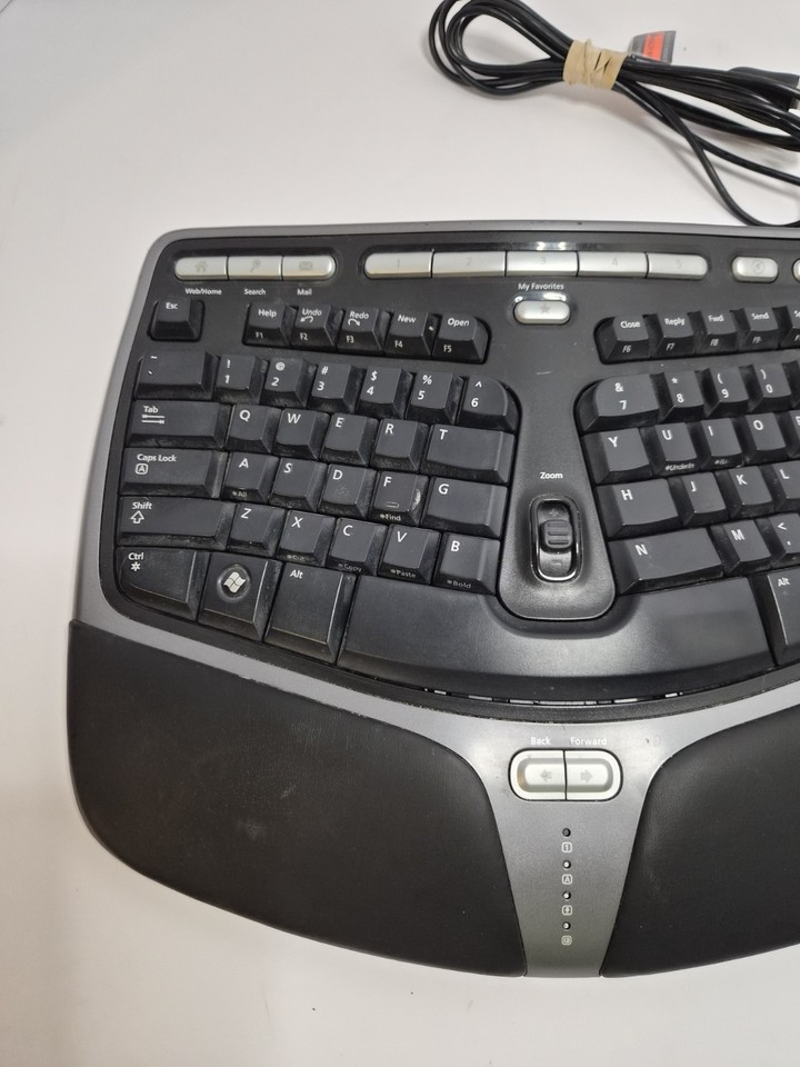 Microsoft Natural Ergonomic Keyboard 4000 v1.0 Model KU0462 Wired USB