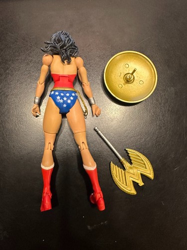 DC Direct Universe Classics Wave 4 Wonder Woman - Picture 3 of 4
