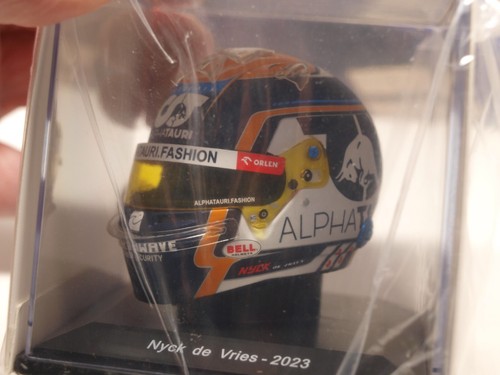SPARK MODEL / F1 2023 ALPHA TAURI - NYCK DE VRIES - CASCO SCALA 1:5 - 5HF093 - Foto 2 di 5