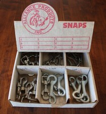 ALLIANCE EQUESTRIAN TACK SHOP BOX w/23 TRIGGER/SISSOR/SWIVEL/SNAPS