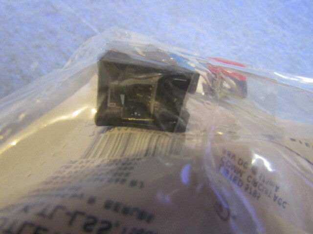 1 – SIEMON Z-MAX Z6A-S01 Shielded UTP Outlets, Black, CAT6A, RJ45