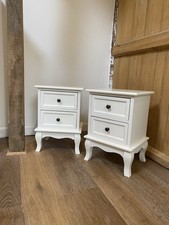 Set of 2 white vintage French style bedside tables/cabinet nightstands