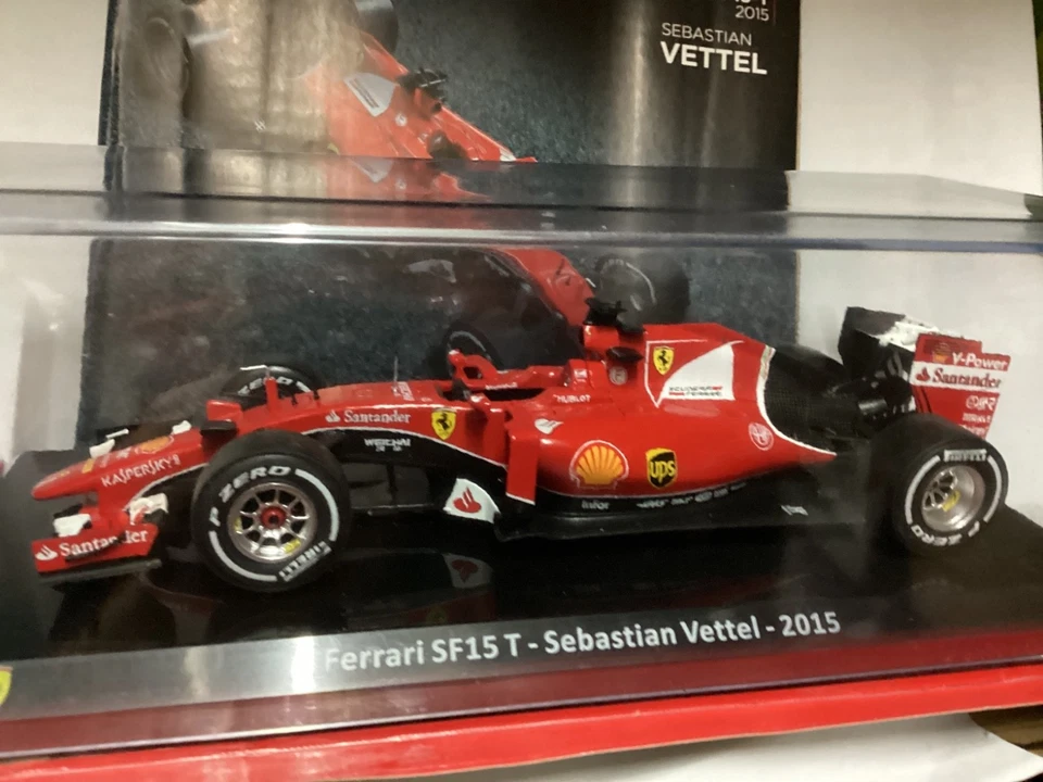 FERRARI SF15 T SEBASTIAN VETTEL  2015 1/24.  DIE CAST nuova in teca - Immagine 2 di 4