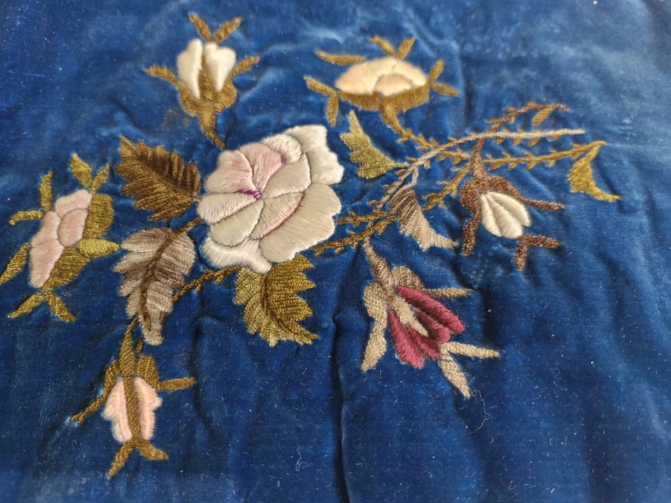 СТАРИННЫЙ ВИКТОРИАНСКИЙ БАРХАТ РУЧНОЙ ВЫШИВКИ РОЗОВОЕ БЕЛЬЕ / НОСОВОЙ ПЛАТОК ЧЕХОЛ - Изображение 2 из 4