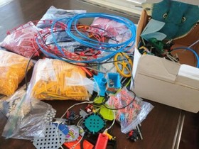 Huge K&rsquo;nex Knex Lot Roller Coaster 1000s OF PIECES 22lbs