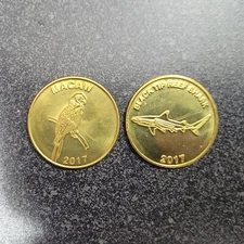 SeaQuest Animal Feeding Tokens / Souvenir - Black Tip Reef Shark & Macaw 2017
