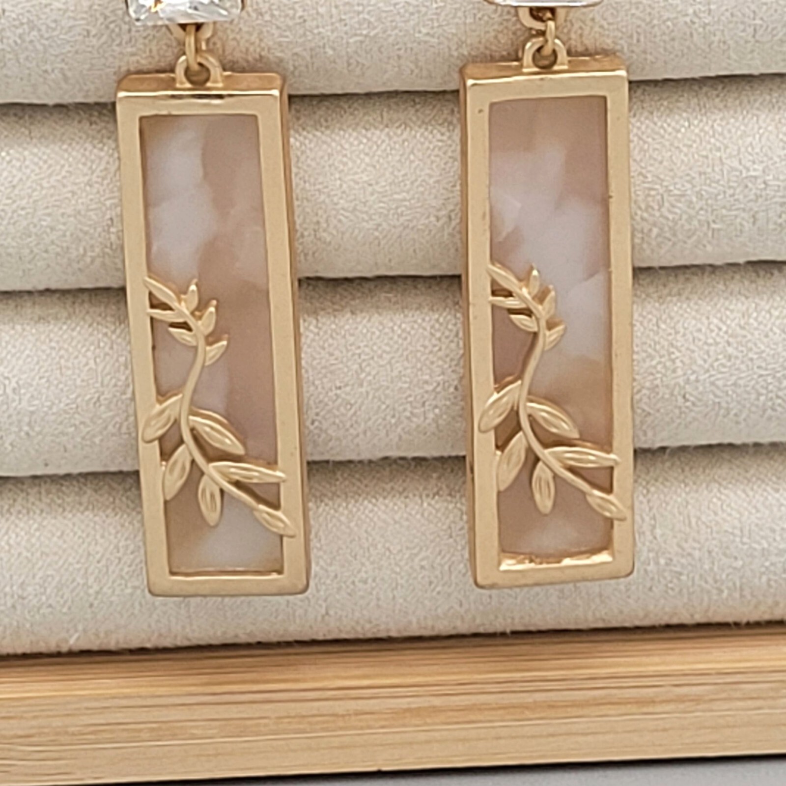 Womens Rectangular Dangle Earrings Lucite White B… - image 4