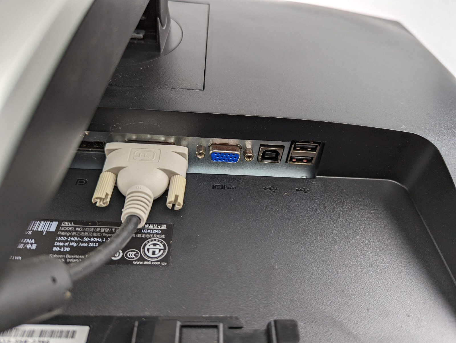 Dell UltraSharp U2412MB 24" TFT LCD Monitor w/ Stand, Power, DVI, VGA