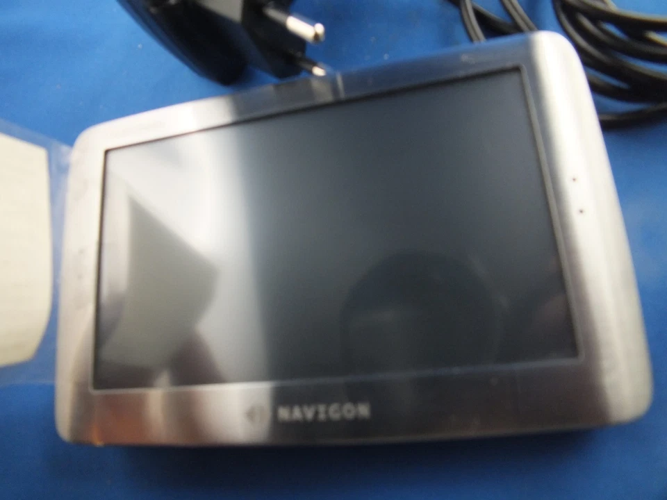 NAVIGON 8110 8130 EUROPA 40 TMC OVP wie NEU  Ohne KFZ Halter Ohne 12V Ladekabel - Bild 3 von 4