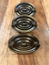 3 Hepplewhite Style Flower Leaf Drawer Drop Pull Victorian Oval Plate 2.5” W