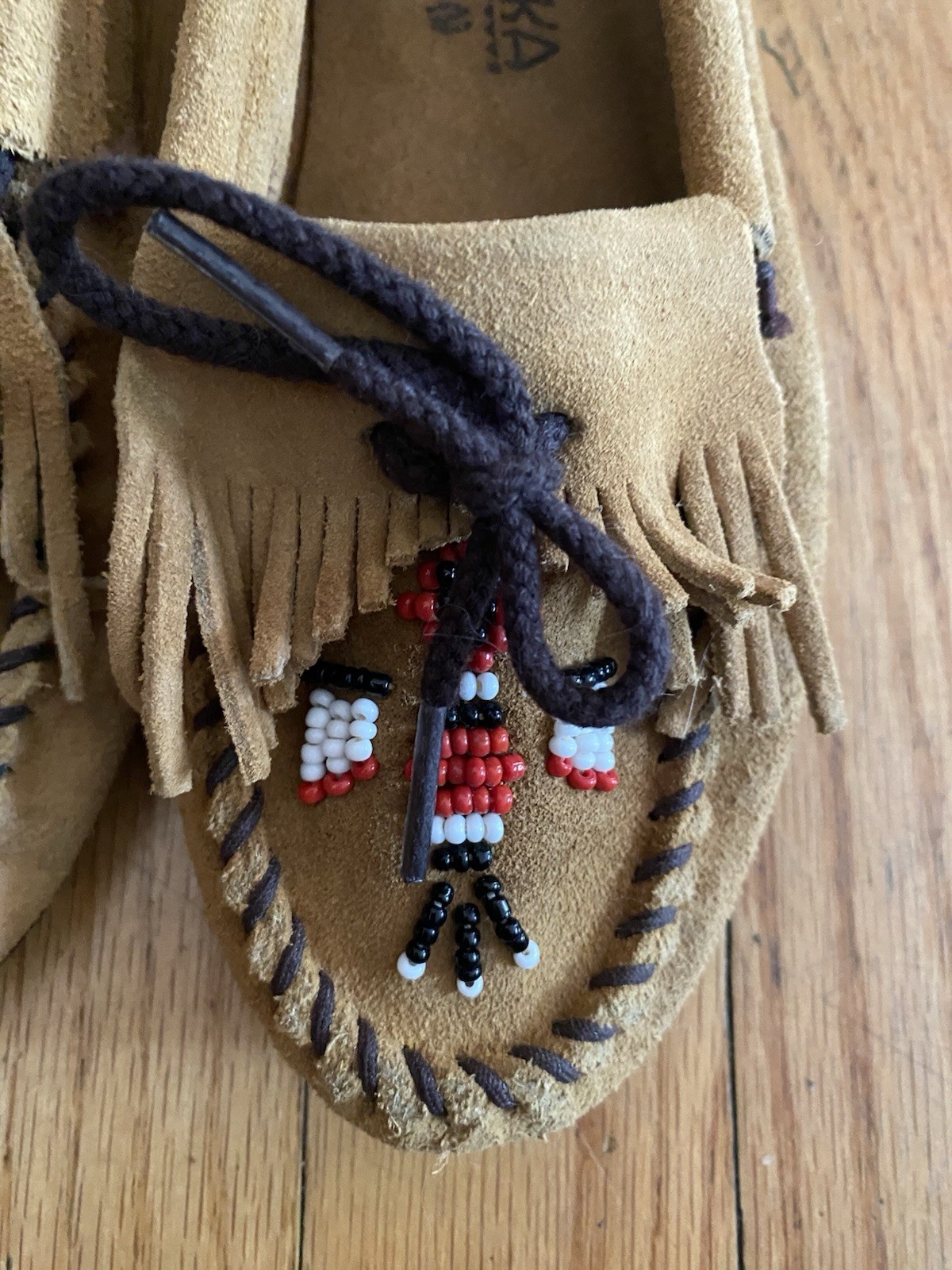 SAOLA Ciabatta Minnetonka pelle marrone con perline Thunderbird da donna taglia 5 suola rigida stretta