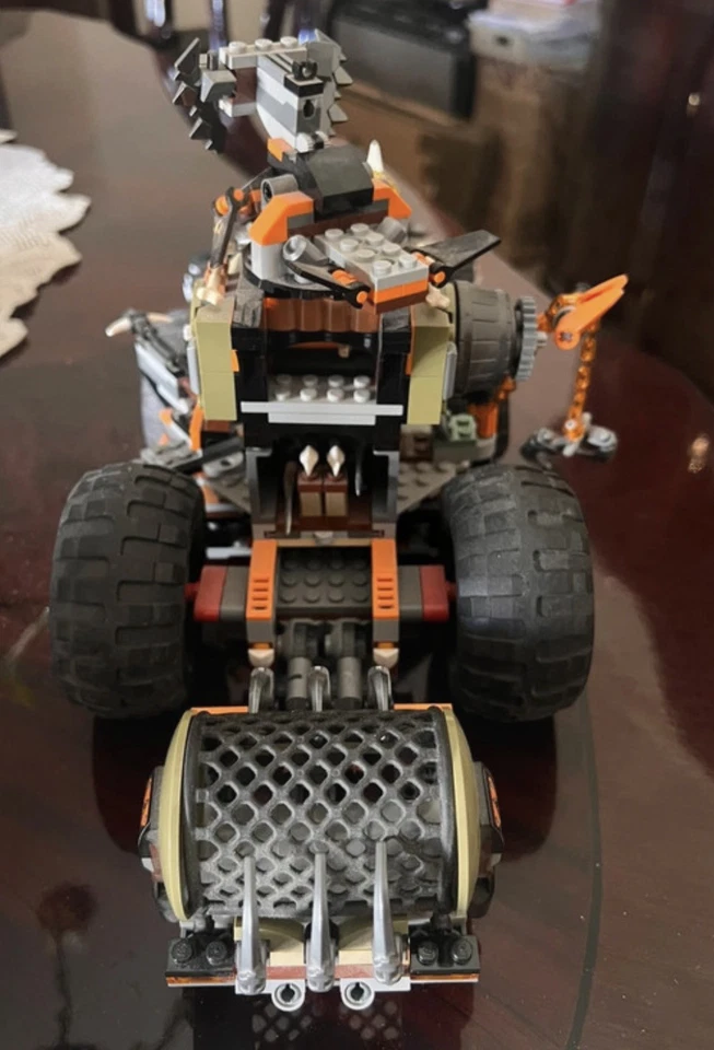 LEGO Ninjago 70654 Dieselnaut, foto 3 di 4