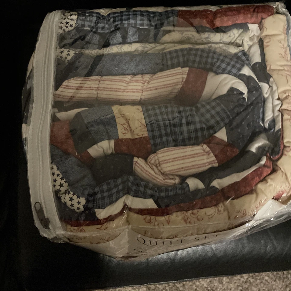 Georgetown Quilt Set With Shams  Bed in a Bag NEW - Изображение 2 из 4