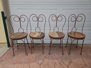 ANTIQUE VINTAGE CHILD  SIZED TWISTED IRON METAL ICE CREAM PARLOR CHAIR