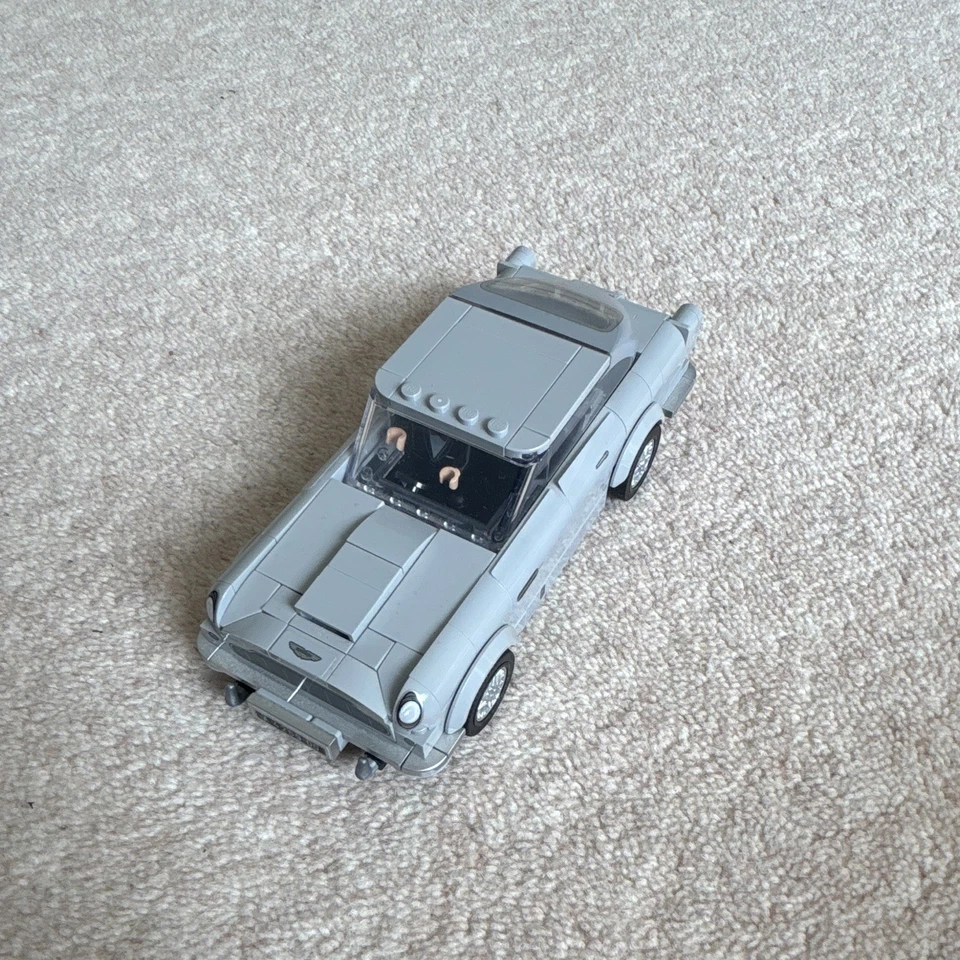 LEGO Creator 10262 James Bond Aston Martin DB5, photo 1 of 5
