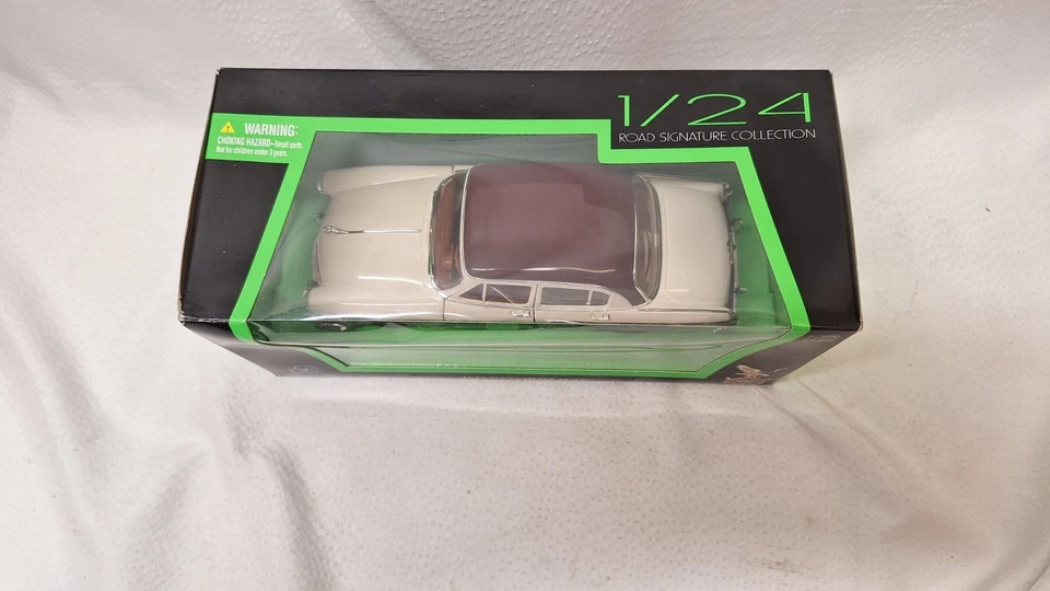 Road Signature Collection 1957 GAZ Volga M-21 Diecast 1:24Scale  New - Image 2 of 4