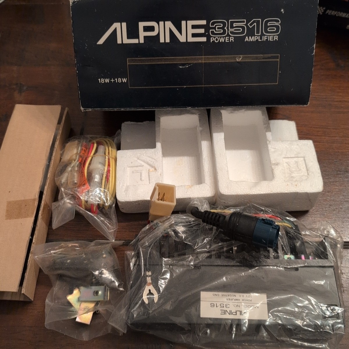 アンプ ALPINE POWER AMPLIFIER Vintage Alpine 3516 Power Amplifier 18w X2 MINT Never for sale