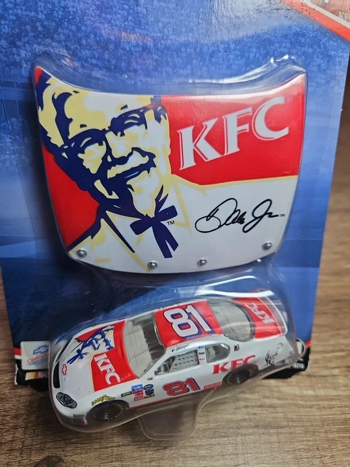 CAPUCHA Dale Earnhardt Jr. #81 escala 1/64 KFC NASCAR Winner's Circle Racing 1:64 Foto 2 de 4