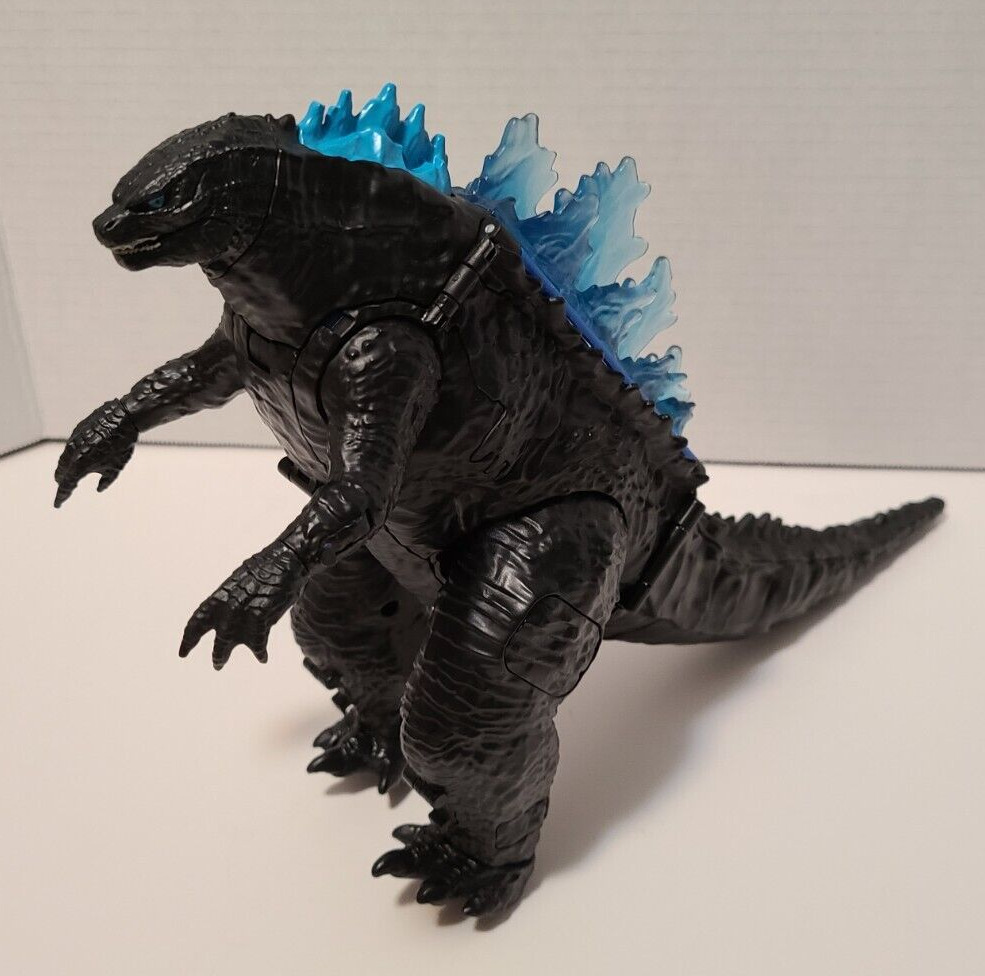 Monsterverse Deluxe Godzilla 8" Titan Tech Godzilla Transforms to Armored