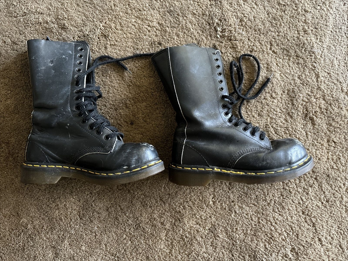 Vintage Doc Martin black boots, size Men's Women's sz