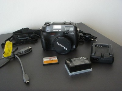 Olympus Camedia C-7070 Wide Zoom Digitalkamera