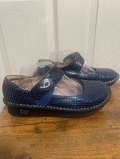 Alegria Sz 40 US 9-9.5 Paloma Blue Mary Jane wide toe box Leather Embossed Shoe