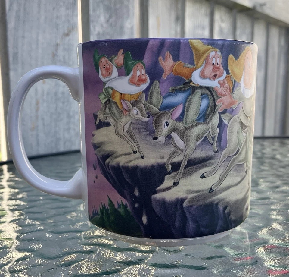Disney Store 2003 Snow White Seven Dwarfs Scene Mug Walt Disney Classics Collect - Image 2 of 4