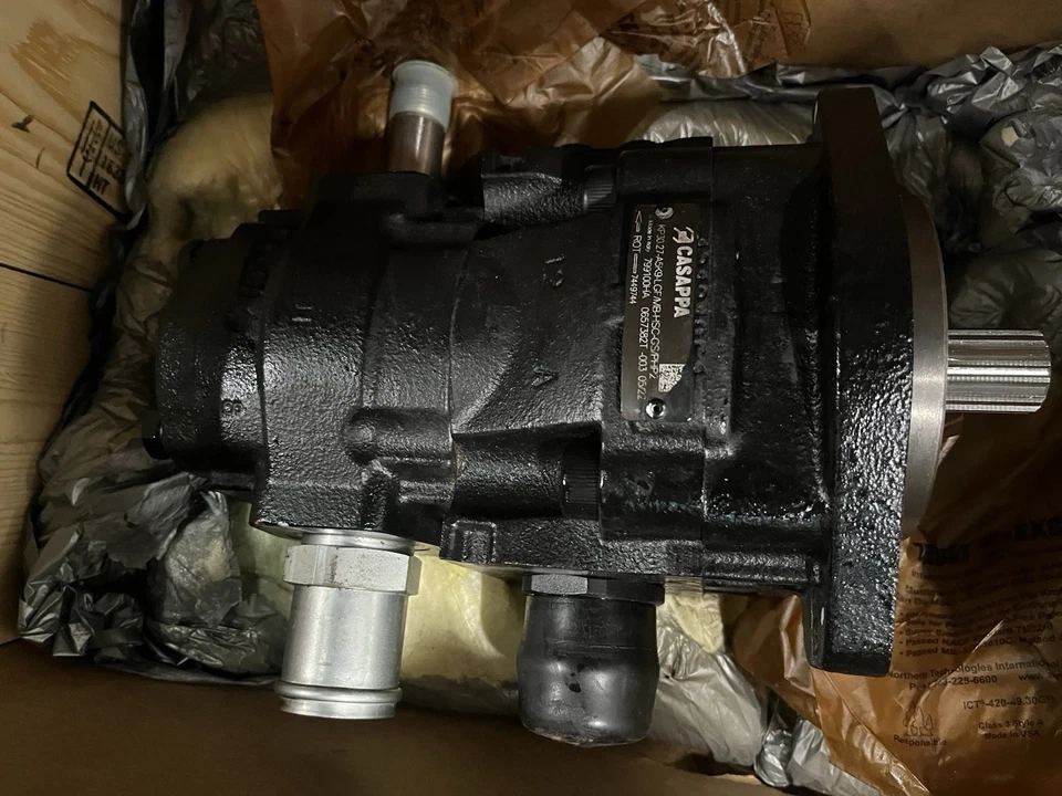 Bobcat 7449744 Hydraulic Pump T And S 62-66 Skid Steer - Image 2 of 4