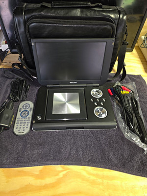 Philips PET1000 Portable DVD Player DivX MPEG4 DVD Silver/Black