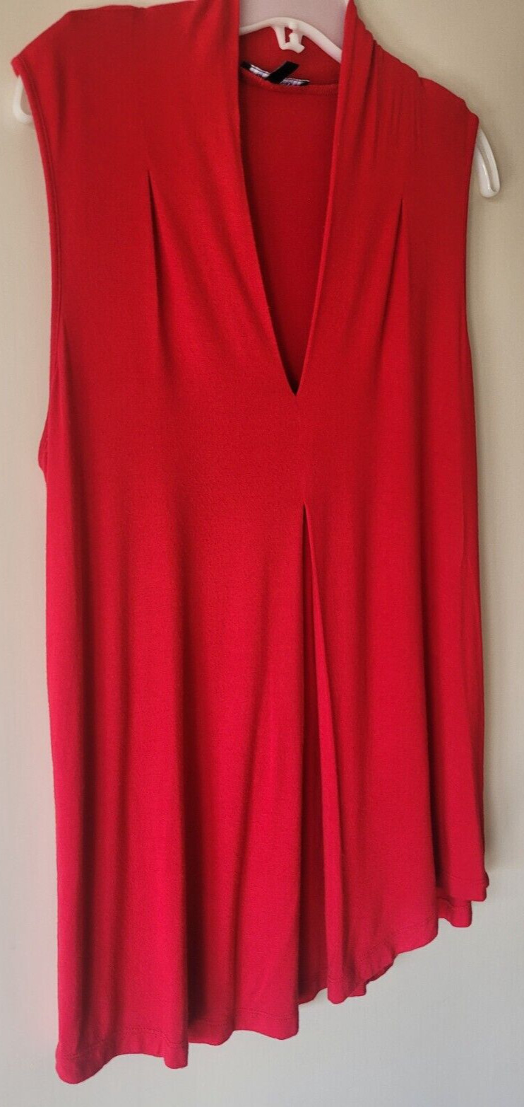 Cable & Gauge Solid Basic Red Sleeveless V Neck T… - image 4
