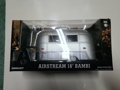 GREENLIGHT COLLECTIBLES 1/24 AIRSTREAM 16' BAMBI DIECAST CAR 18224