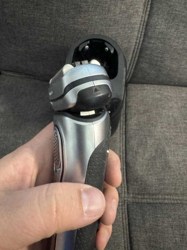 BRAUN S9 Wet & Dry Series 9 5793 Electric Shaver W Cleaning Station, No Charger - Image 4 of 4