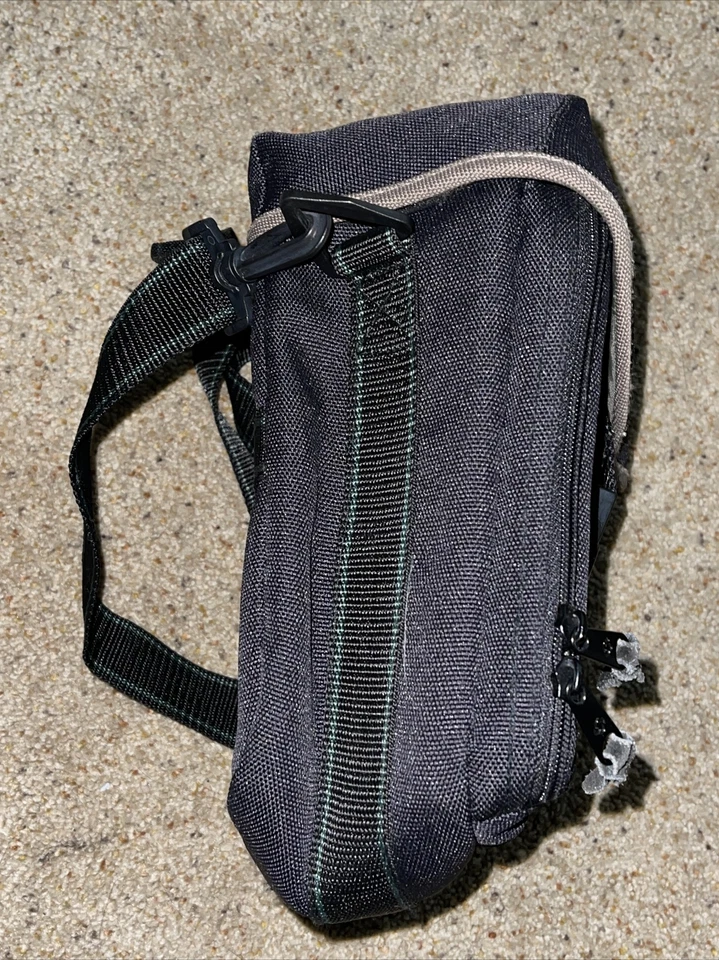 Genuine Samsonite 4 1/2 X 7" Small Black Camera Pouch / Bag With Strap. - Image 2 of 4