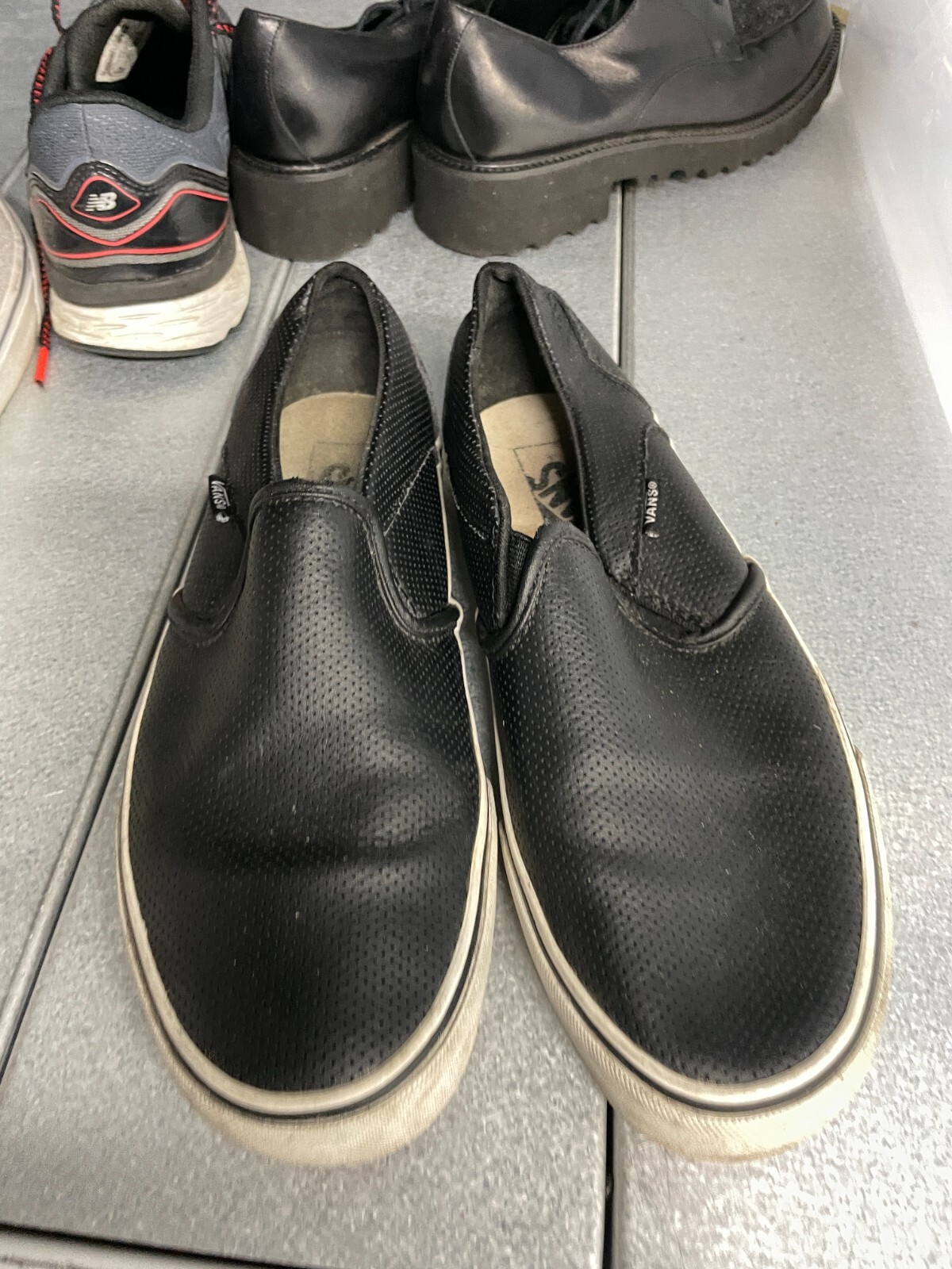 Vans Womens Size 8.5 Black Leather Perforated Loafers Low Top Sneakers 721461-image