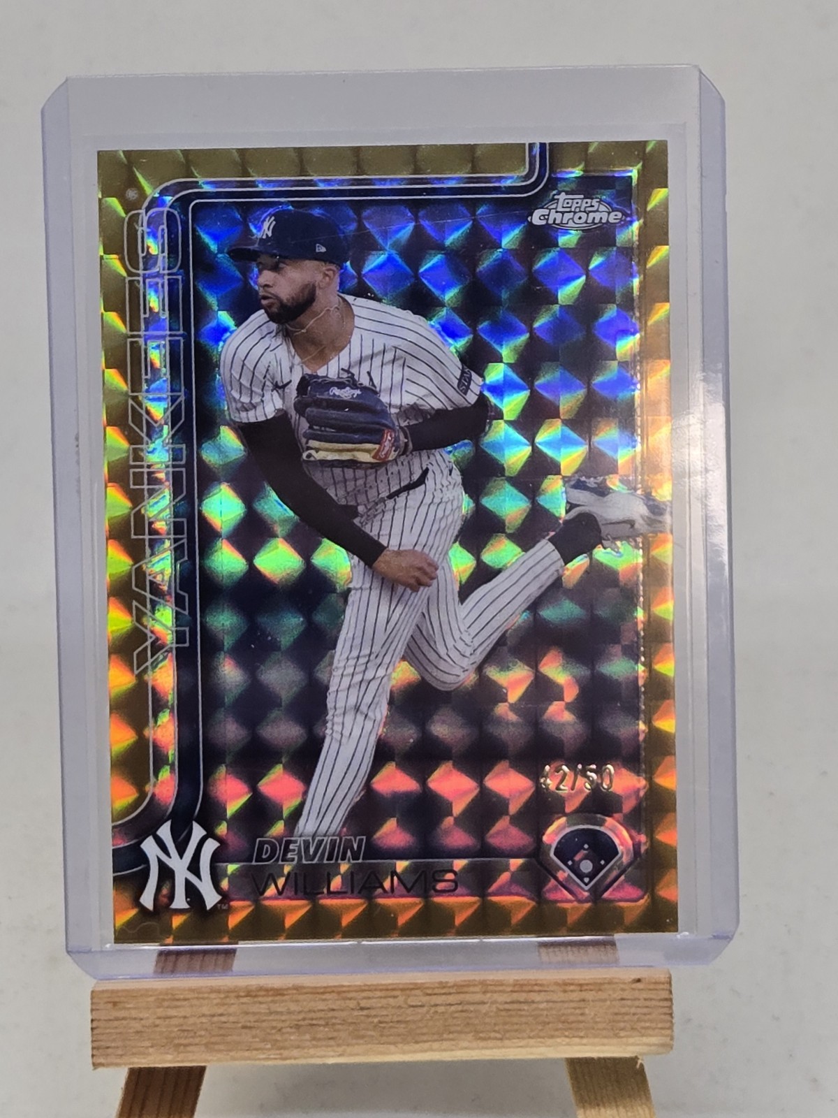 Devin Williams /50 2025 Topps Chrome #153 Gold Geometric Refractor